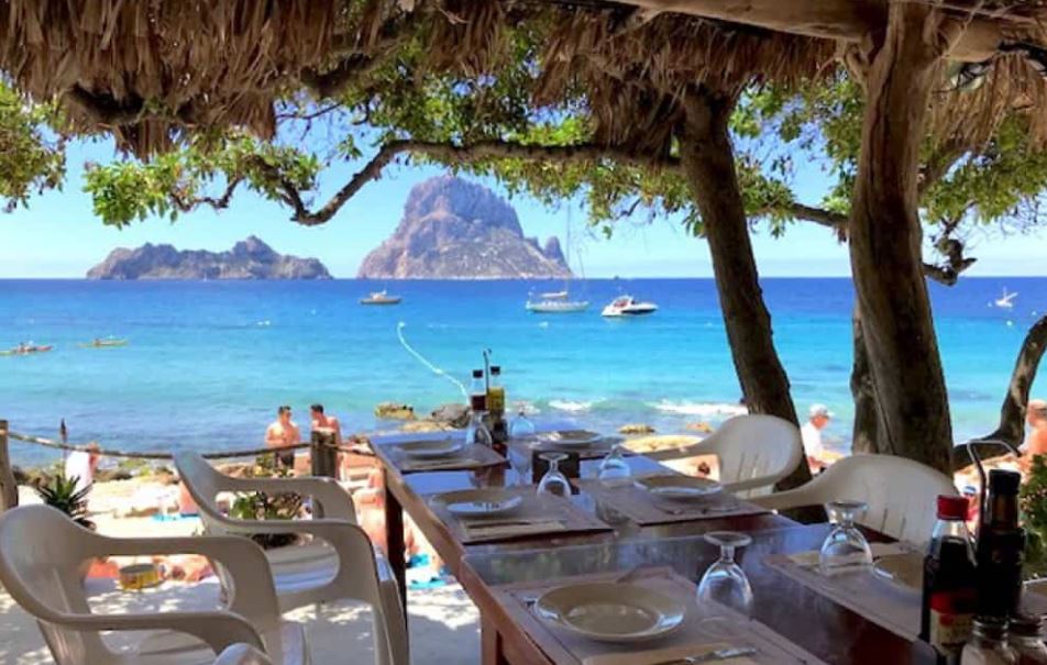 8 أفضل شواطئ سياحية في إيبيزا - شركة رحاب اسبانيا